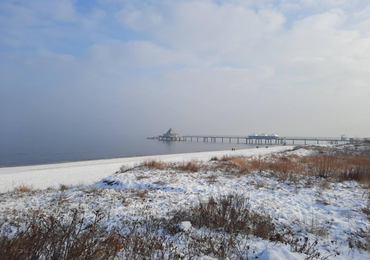 Modernes Reetdach-Ostseeferienhaus Bella Mare, Insel Usedom Mit Sauna, Kamin & Sonnenterrasse Zirchow Exteriör bild